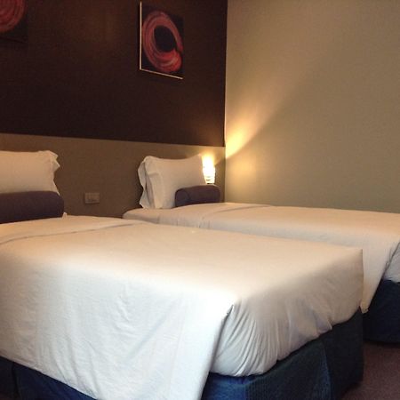 Li Nakpil Hotel Manila Bagian luar foto