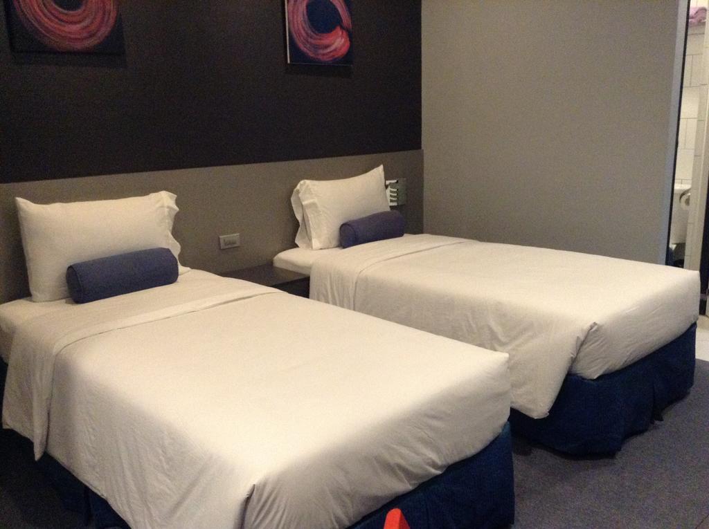 Li Nakpil Hotel Manila Bagian luar foto