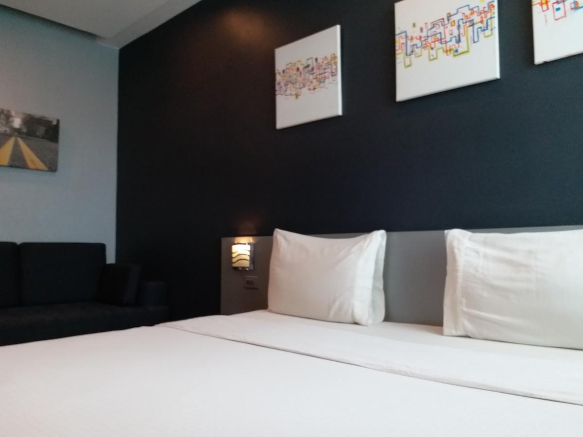 Li Nakpil Hotel Manila Bagian luar foto