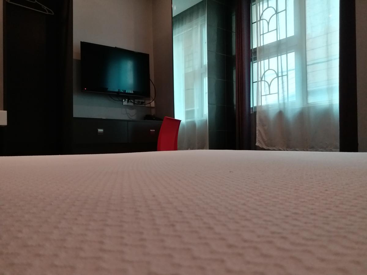 Li Nakpil Hotel Manila Bagian luar foto
