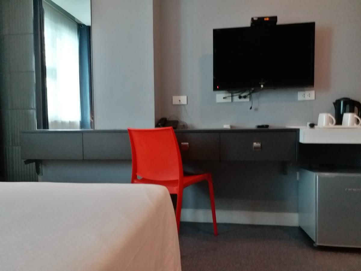 Li Nakpil Hotel Manila Bagian luar foto
