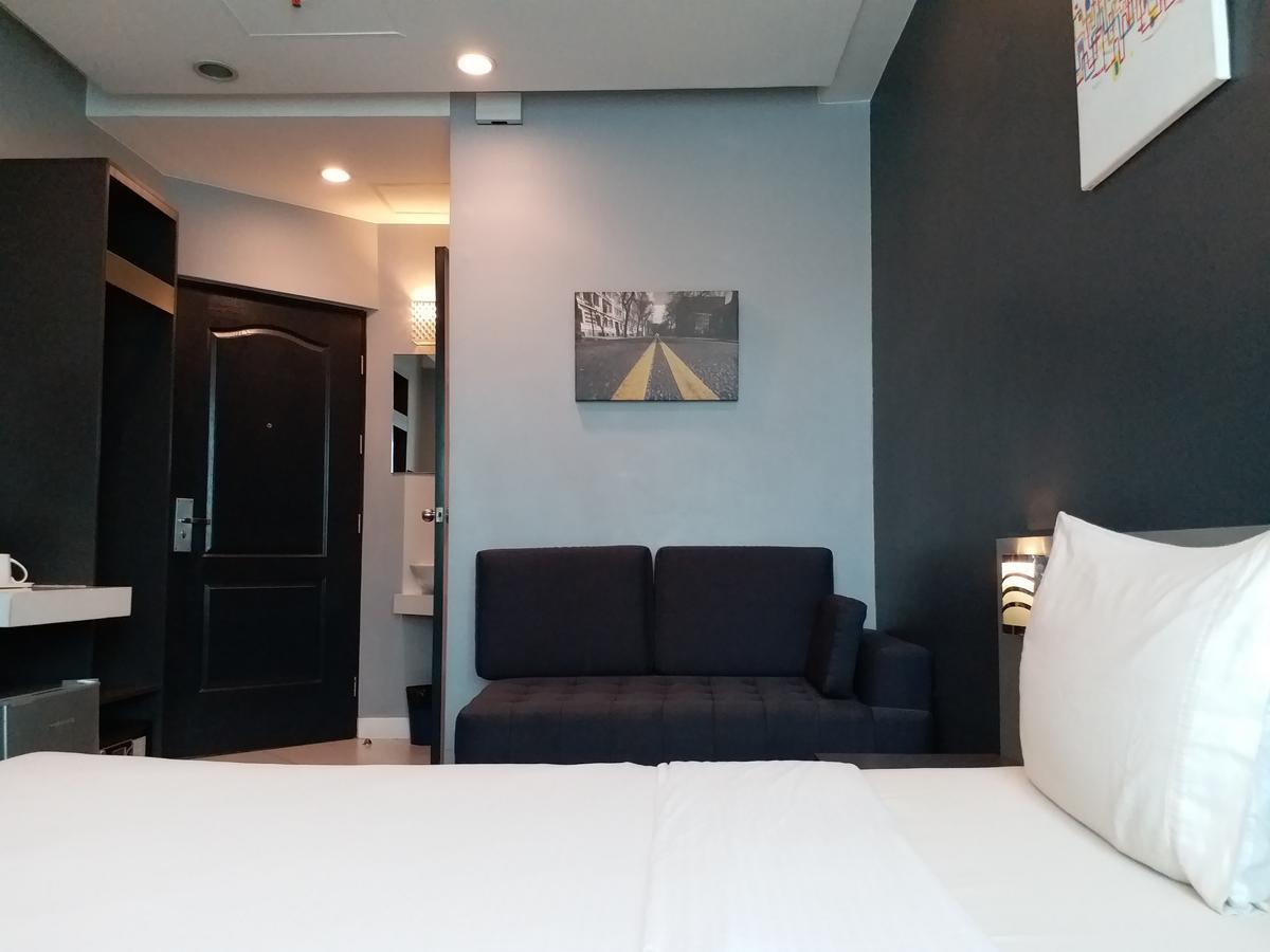 Li Nakpil Hotel Manila Bagian luar foto