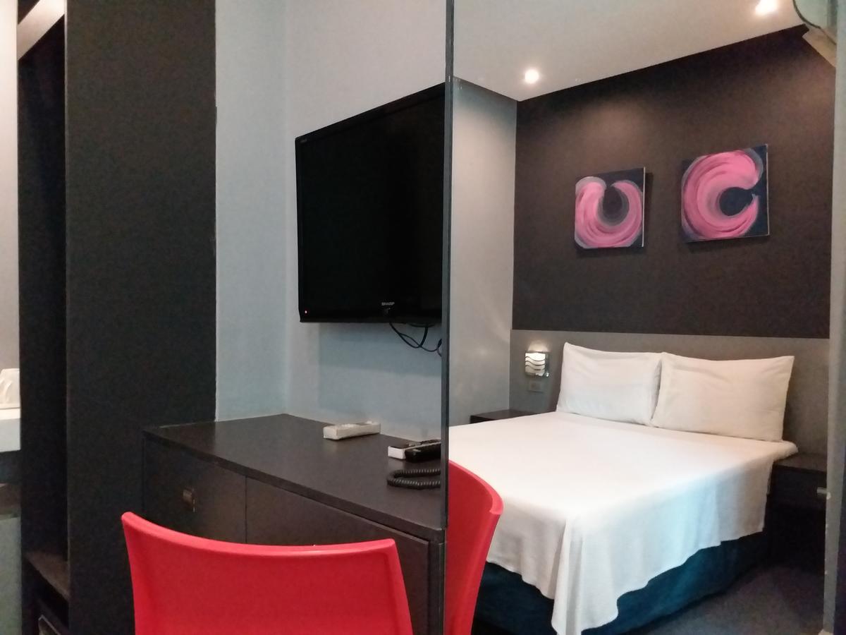 Li Nakpil Hotel Manila Bagian luar foto