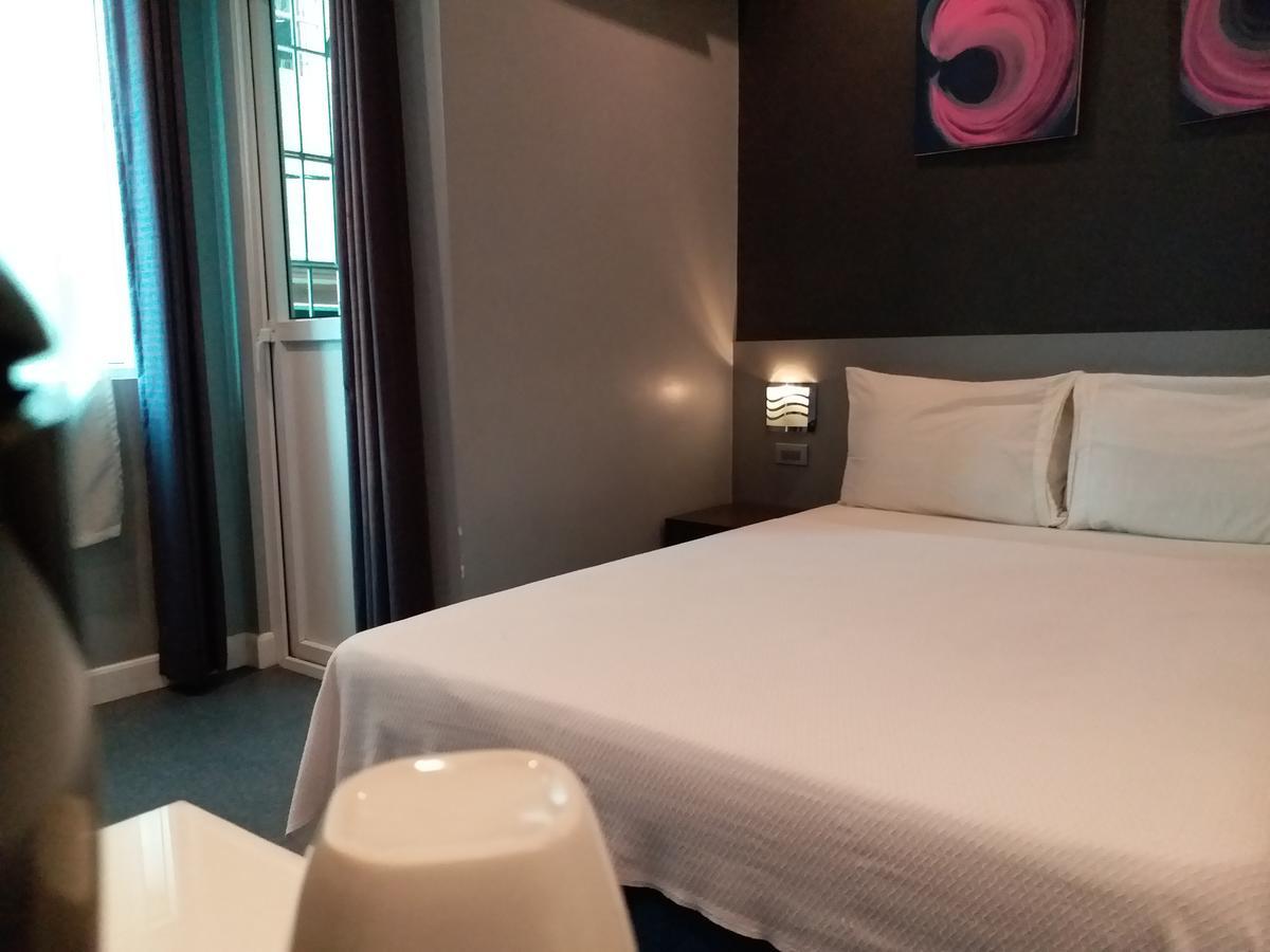 Li Nakpil Hotel Manila Bagian luar foto