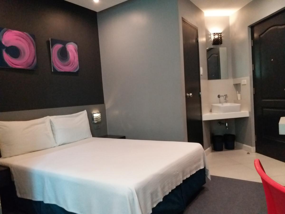 Li Nakpil Hotel Manila Bagian luar foto
