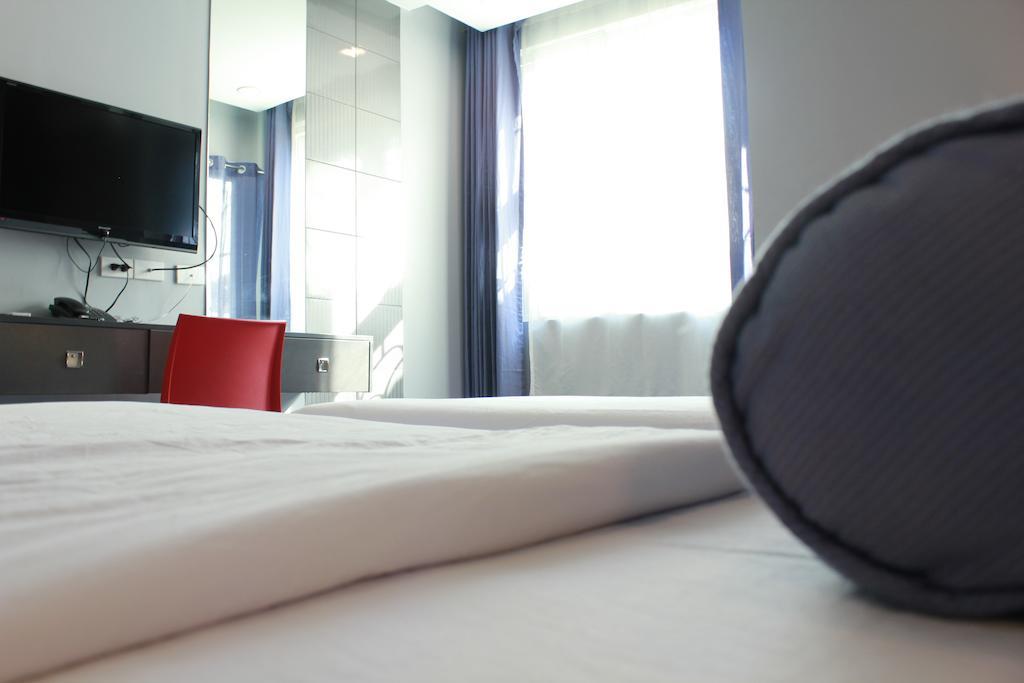 Li Nakpil Hotel Manila Bagian luar foto